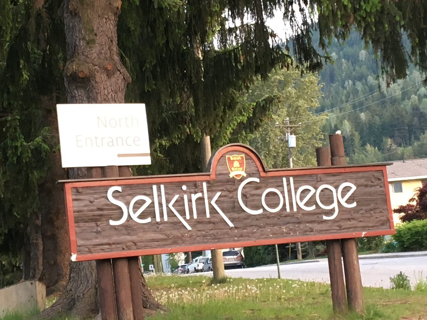 selkirk college logo