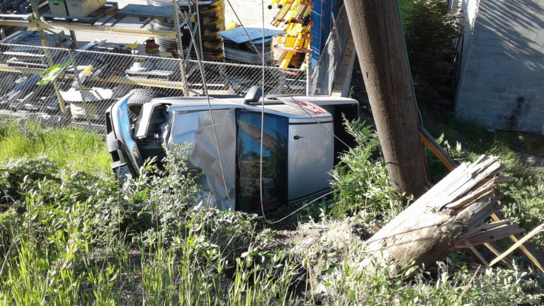 Intoxication suspected in Fruitvale man’s Hydro pole collision