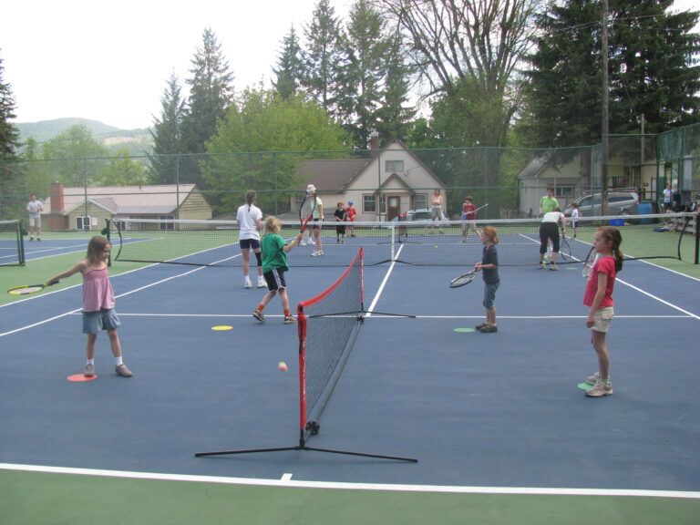 Rossland tennis club hoping for court upgrades